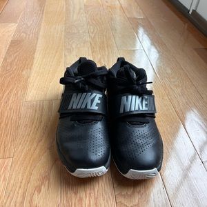 Nike Girl’s Black Basketball Shoes Size 3